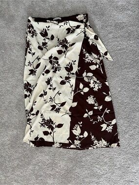 Abercrombie & Fitch Two-Tone Floral Wrap Sarong — Ivory & Dark Brown